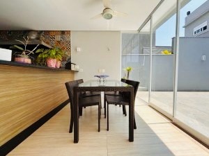 Sobrado à venda, Alphaville 2, 285m² úteis, 4 suítes, sendo uma com hidro e closet, completo planejados, piscina, 4 vagas-  Vivendas do Arvoredo,