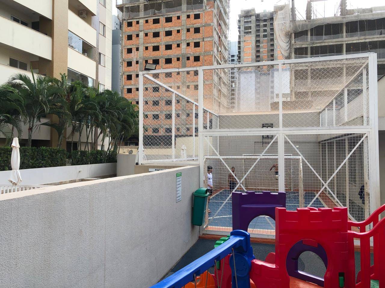 Apartamento à venda, Edifício Mirante do Lago, 76m² úteis, 3 quartos sendo 1 suíte, sacada com churrasqueira - Gleba Fazenda Palhano, Londrina, P