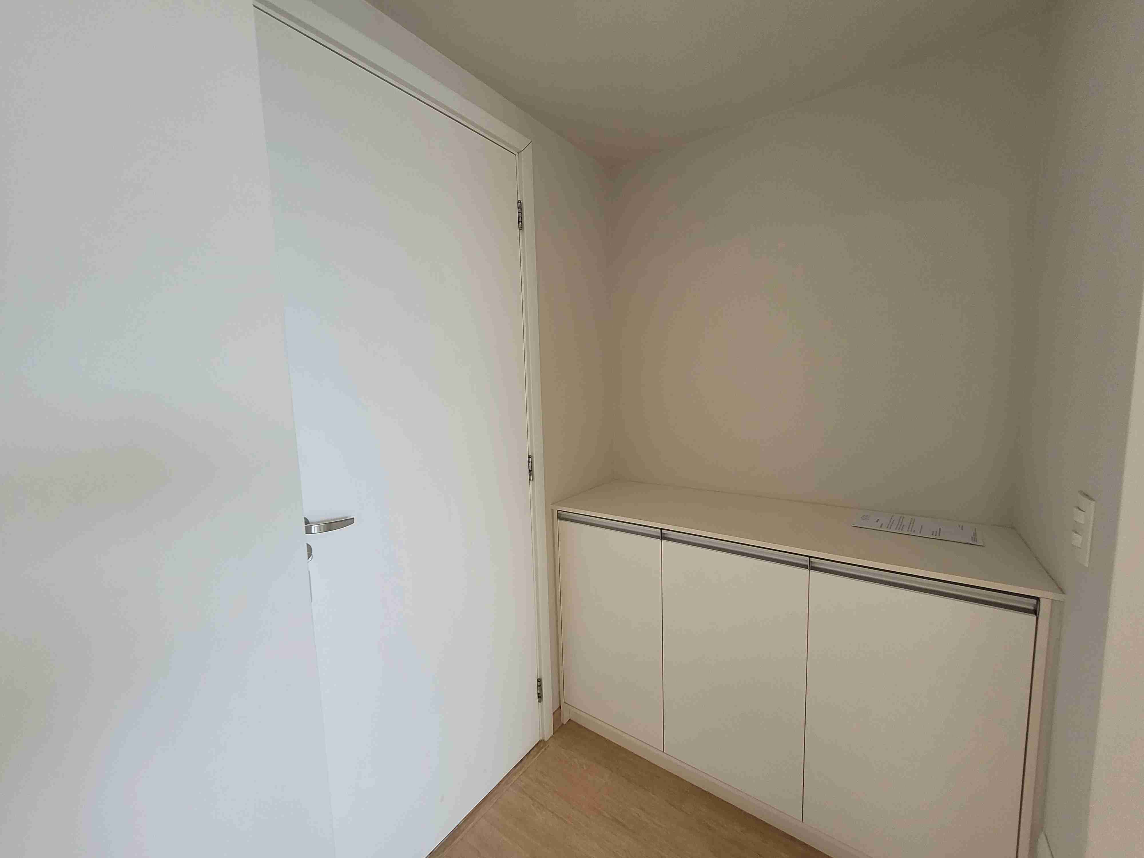 Apartamento à venda no Edifício Reserva Santana,  75m² úteis, 3 quartos sendo 1 suíte,Gleba Fazenda Palhano, Londrina, PR