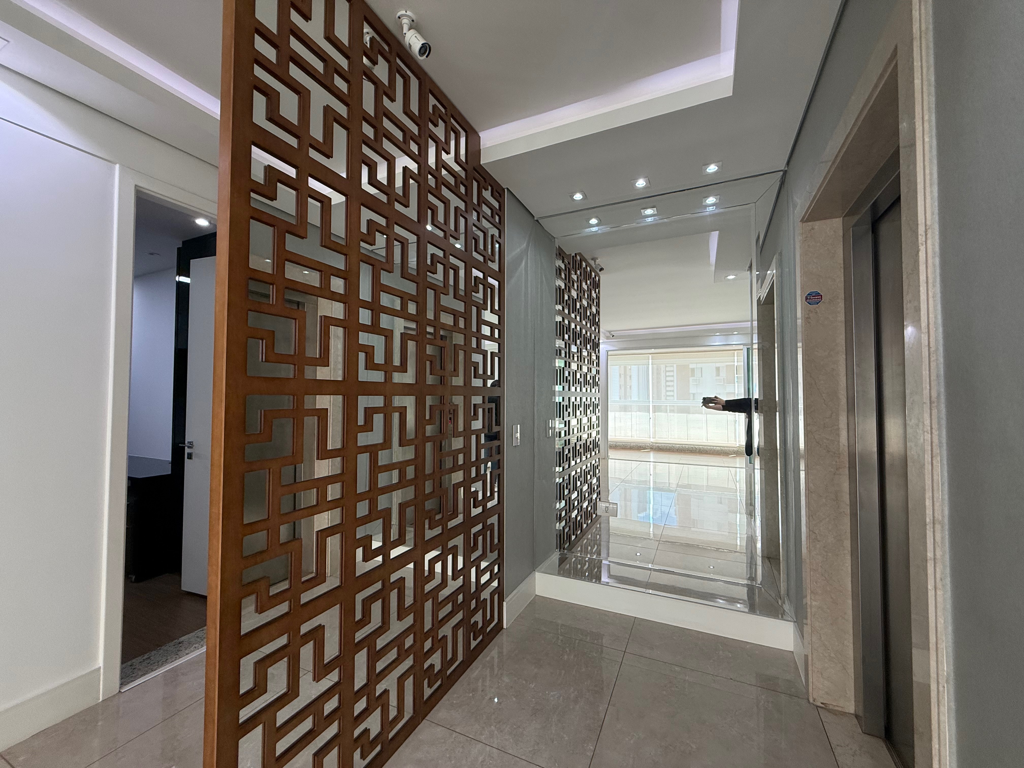 Apartamento à venda, Edifício Le Blanc, 236m² úteis, 3 suítes, 4 vagas, elevador privativo, ampla varanda gourmet - Gleba Palhano, Londrina, PR