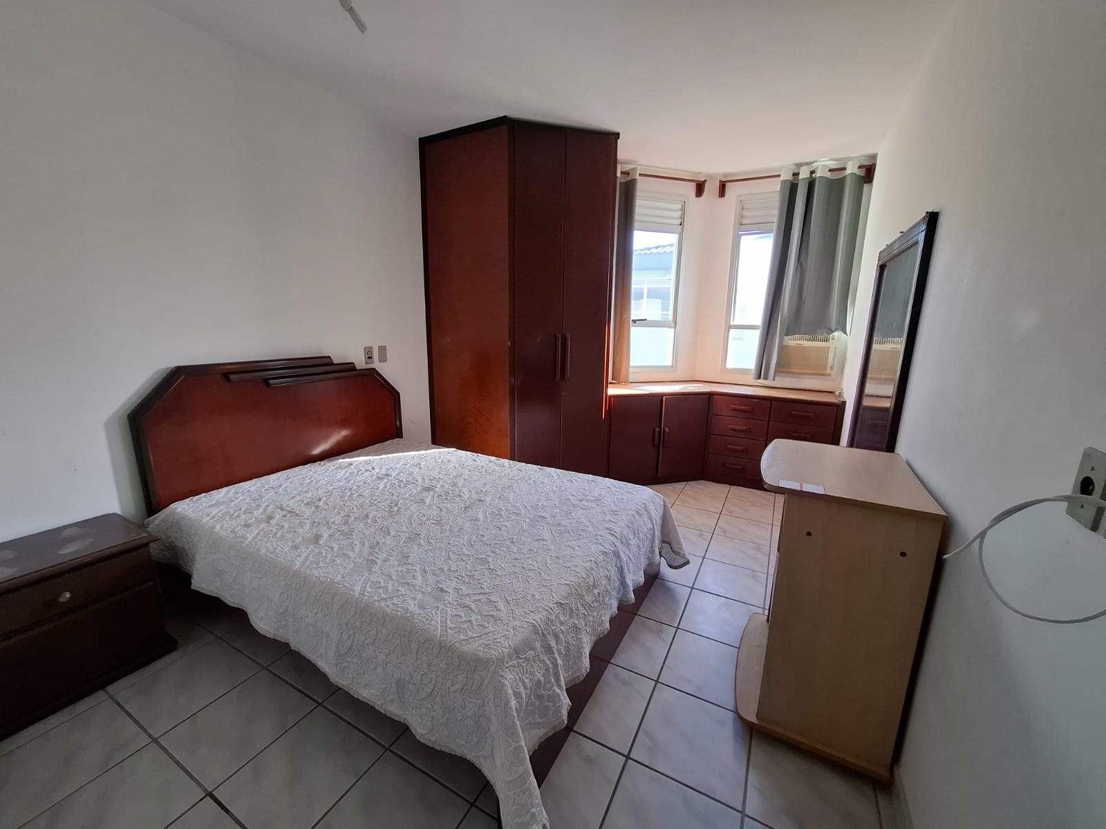 Sobrado à venda, Condomínio Saint German, 111m² privativos, 3 quartos, sol da manhã, mobiliado, Cambijú, Itapoá, SC