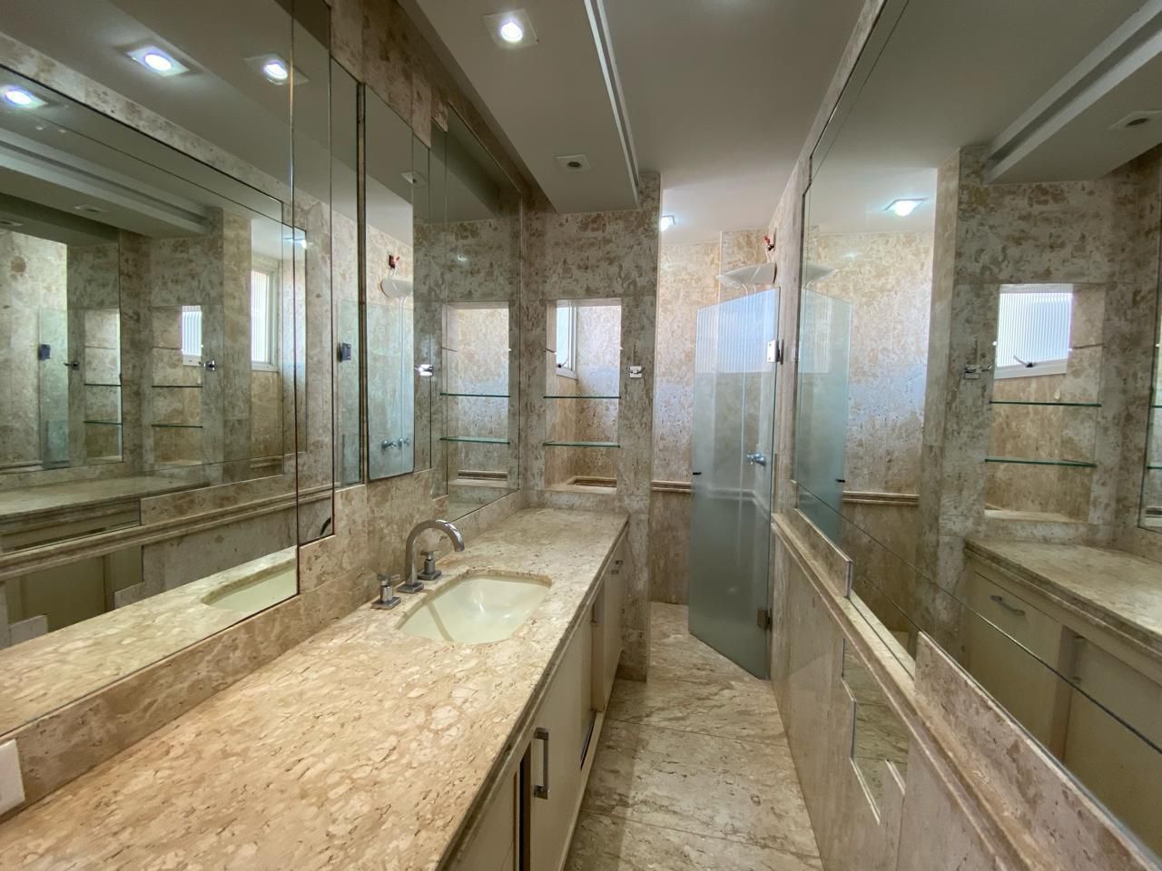 Apartamento 214m²/4 quartos (sendo 1 suíte)/ 02 vagas - Condomínio Edifício Príncipe de Galles,  R. Espírito Santo- Centro, Londrina, PR