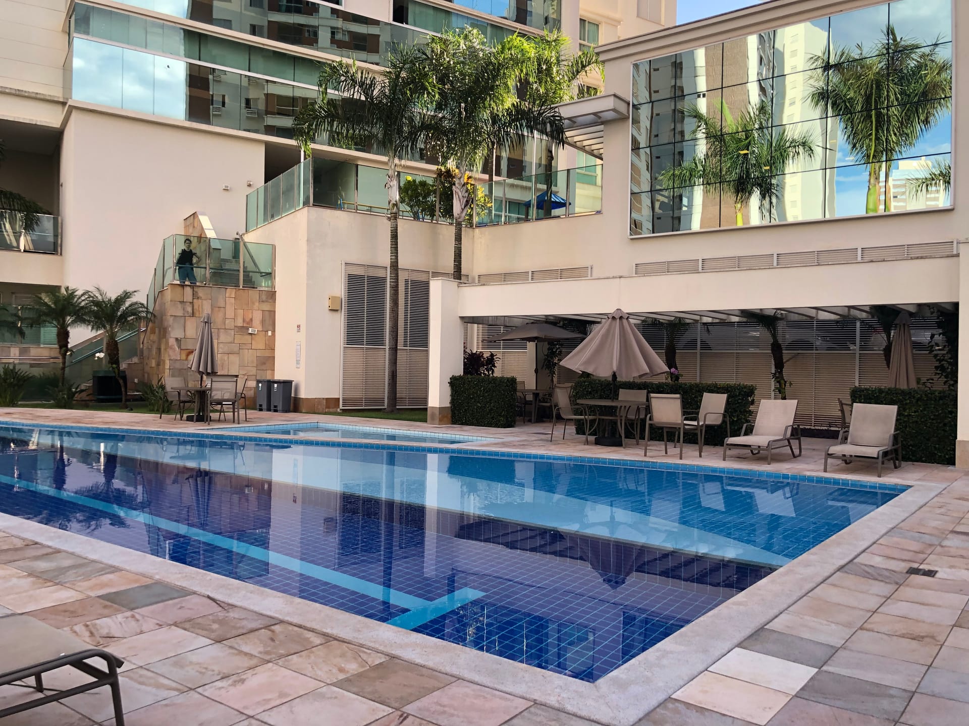 Apartamento à venda, Edifício Le Blanc, 236m² úteis, 3 suítes, 4 vagas, elevador privativo, ampla varanda gourmet - Gleba Palhano, Londrina, PR