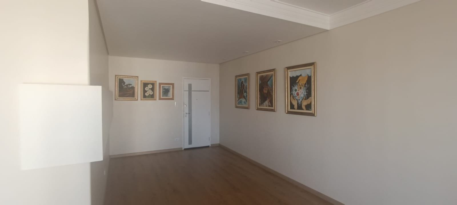 Apartamento  à venda,  Edifício Mona Lisa no calçadão central,177m² uteis, 4 quartos  sendo 2 suítes, recém reformado, andar alto, Centro, Londri