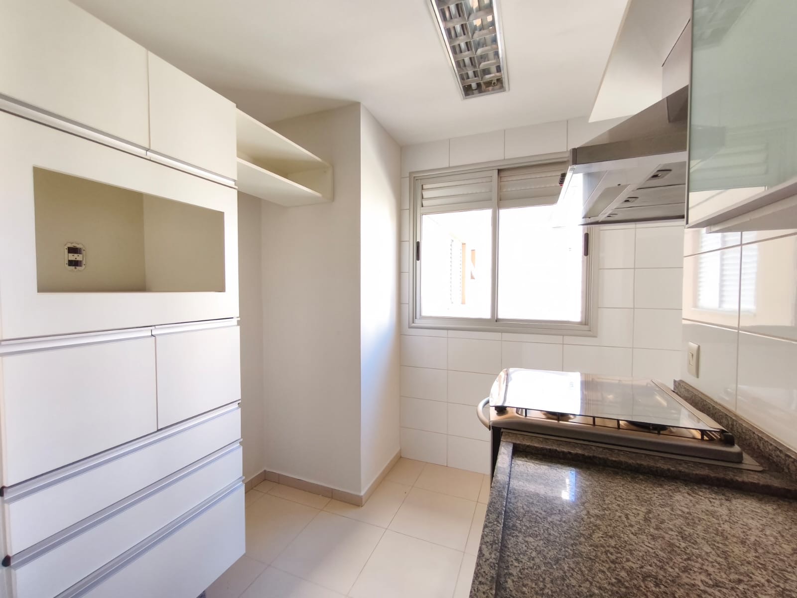 Apartamento à venda, Edificio Anita Malfatti, 103m² úteis, 3 quartos sendo 1 suíte, 2 vagas, andar altoGleba Fazenda Palhano, Londrina, PR
