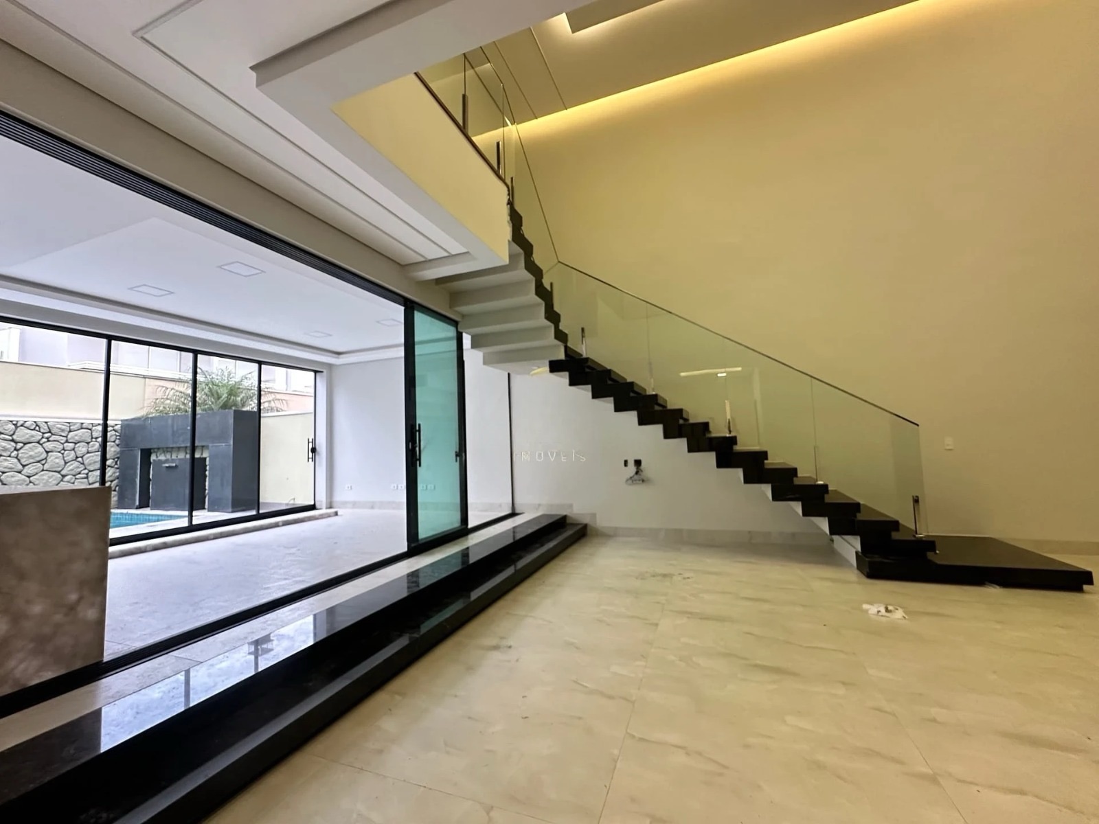 Sobrado à Venda, condomínio Royal Forest, recém construído, 330 m2 úteis, 3 suítes, elevador piscina, Esperança, Londrina, PR