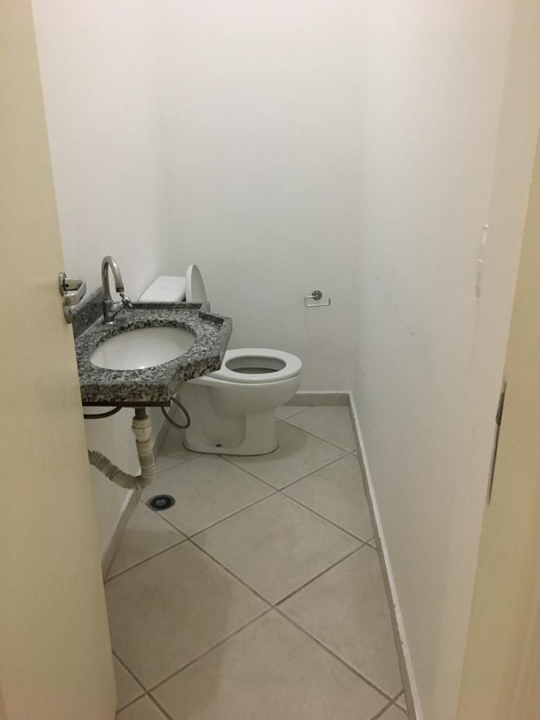 Barracão para locação, Av. Maringá, 814m² úteis, 14 garagens, frente vidro, Londrina-PR