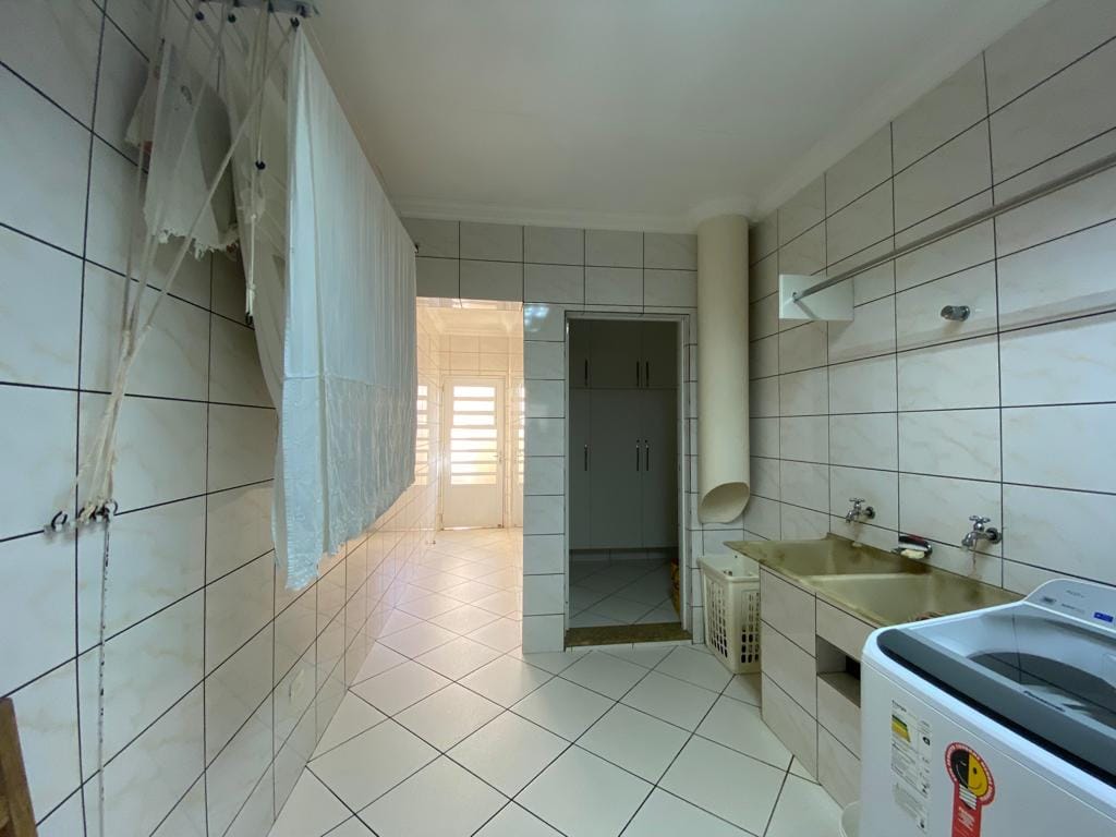Sobrado à venda, 574m² úteis, 4 suítes com banheira e sacada, piscina, sauna,  estuda permuta- Jardim Itatiaia 1, Londrina, PR