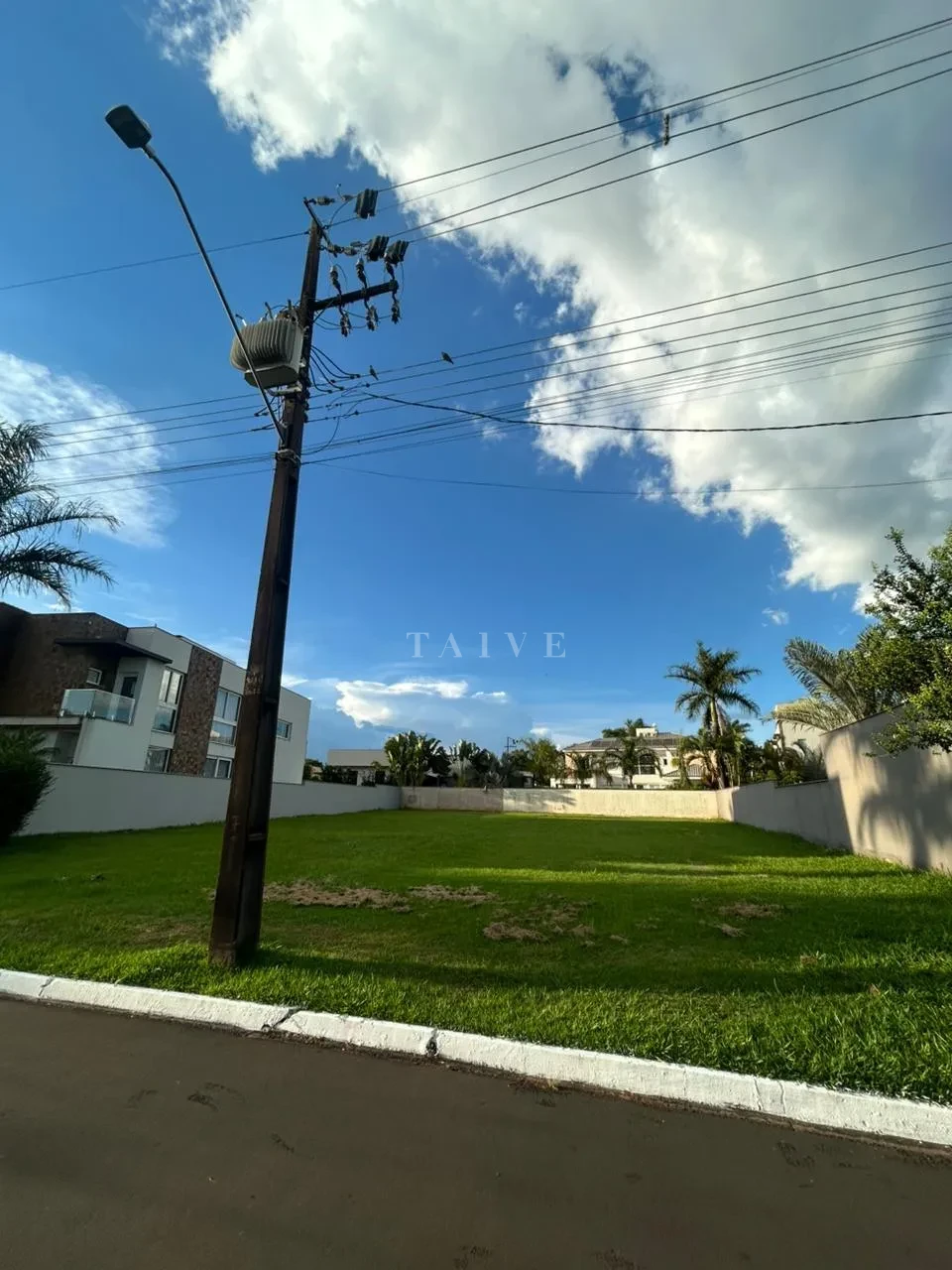 Terreno 875m²  À Venda no Condomínio Villaggio Do  Engenho Cambé