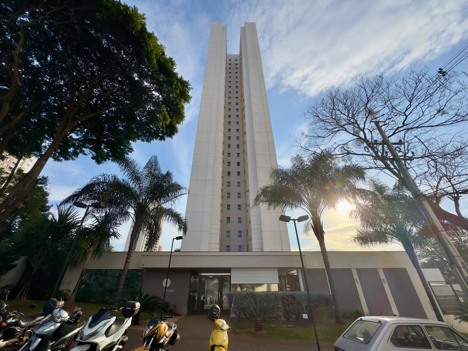 Apartamento à venda, Edifício Solar Mirador, 75m² úteis, 3 quartos (1 suíte), andar alto, sacada com churrasqueira - Aurora, Londrina, PR