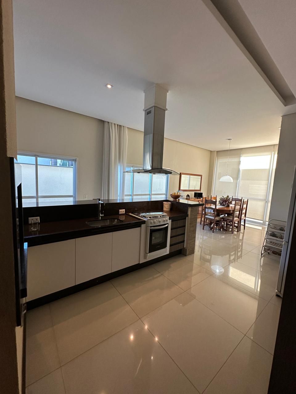 Casa à venda, 3 quartos sendo 1 demi suite, 360 m², Condomínio  Ville Campestre, Londrina, PR