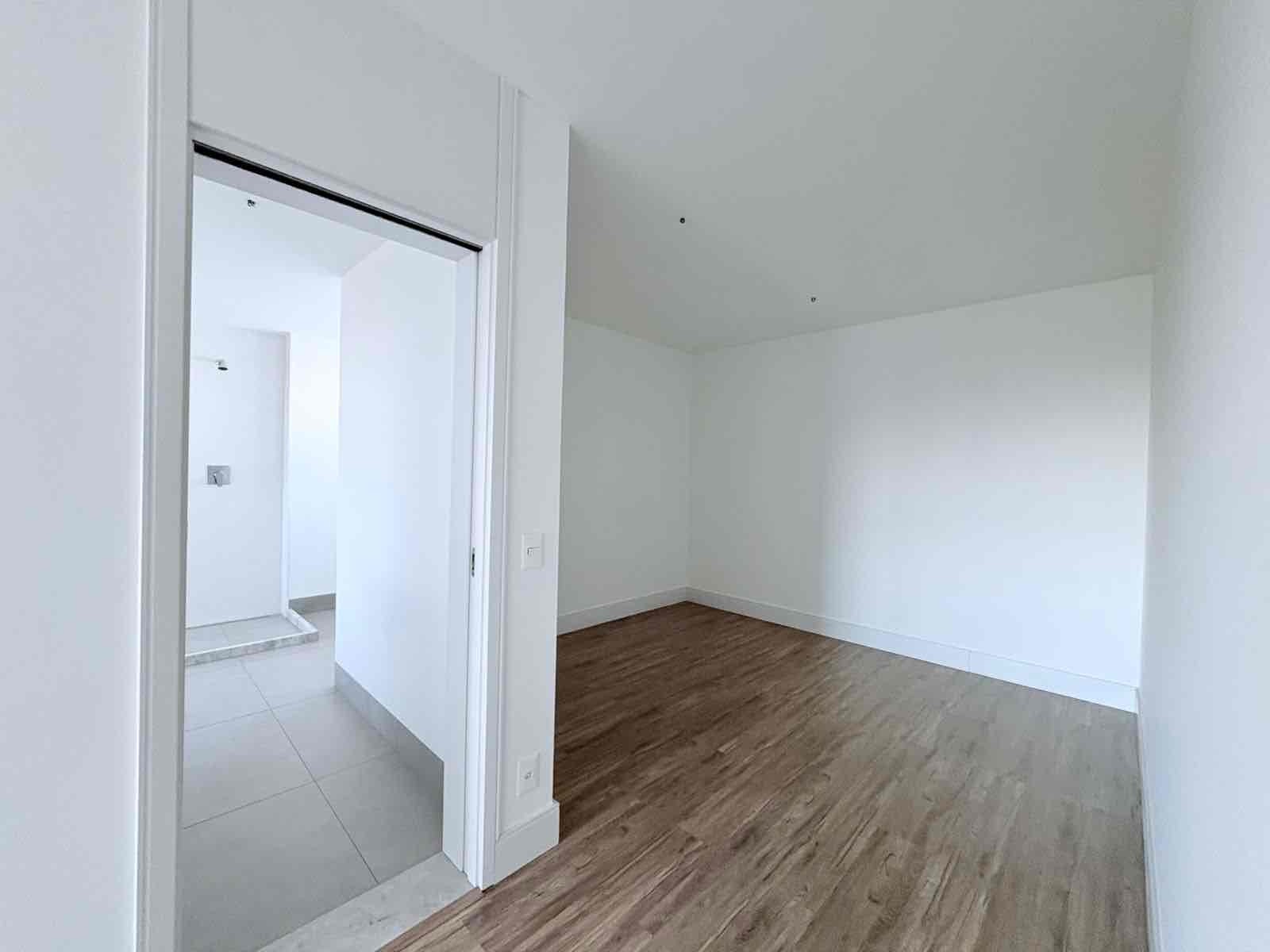 Apartamento novo à Venda, Edifício Lakeside, 232 m² úteis, 3 suítes, 4 vagas, sol da manhã,  elevador privativo, sacada com skinglass- Bela Suiça