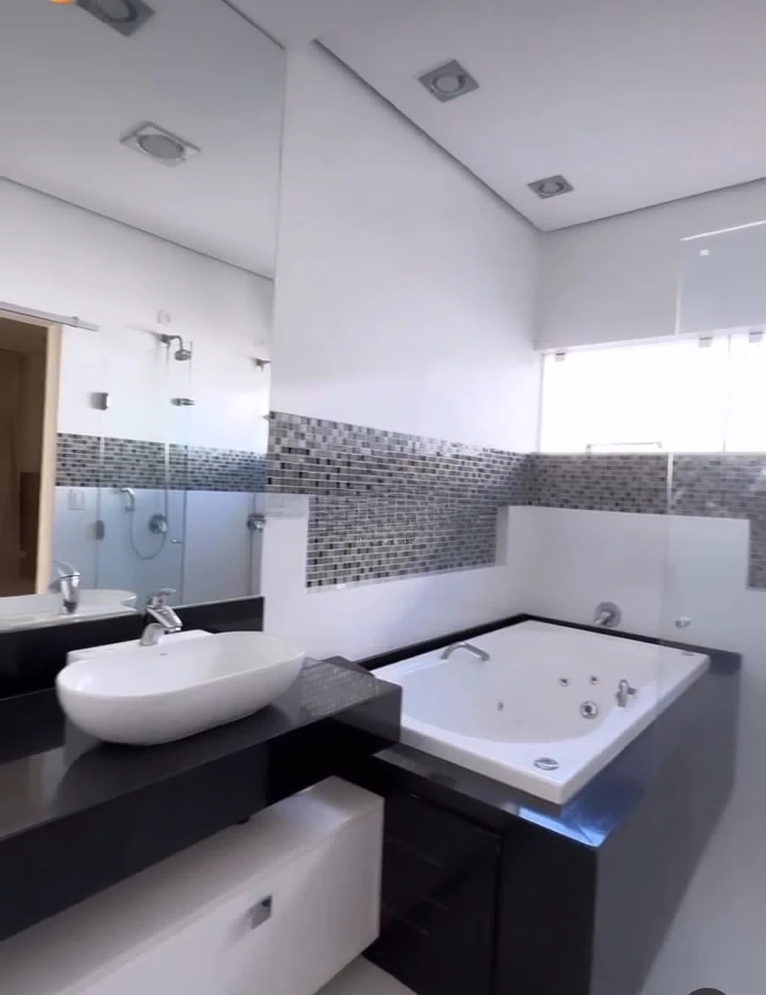 Sobrado à venda, Condomínio Royal Forest, 220m² úteis, 3 suítes, piscina, quintal, 4 vagas - Esperança, Londrina, PR