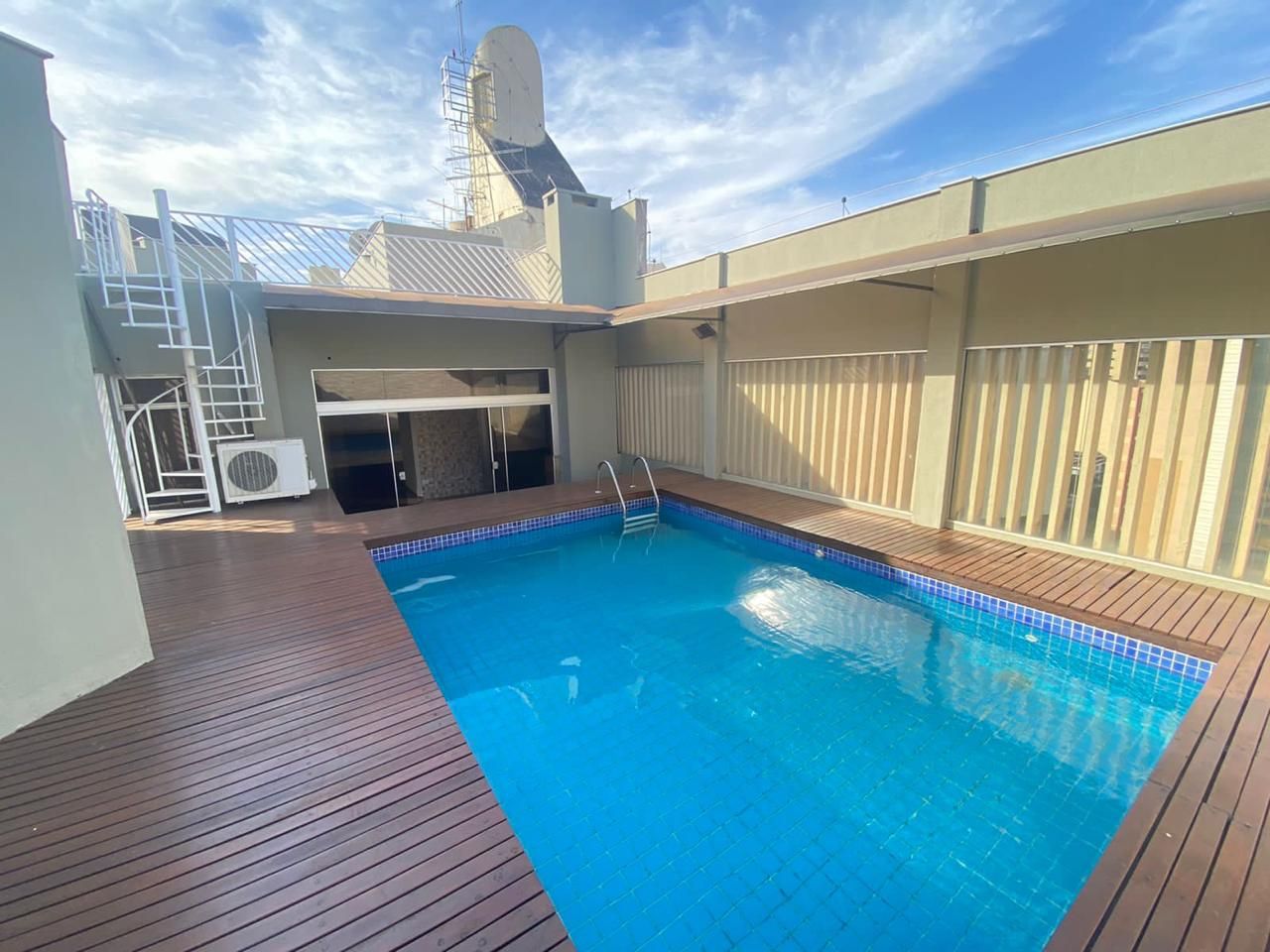 Apartamento à venda, 467m²  úteis, cobertura penthouse, 4 dormitórios sendo 2 suítes, 4 banheiros, Centro - Londrina, PR