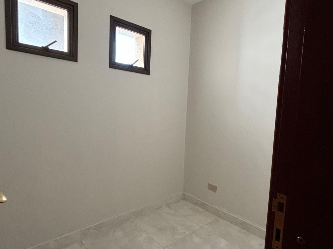 Apartamento à Venda,  260m² úteis, Edifício London Lake, 04 suítes, vista para lago 3 vagas - Caiçaras, Londrina, PR