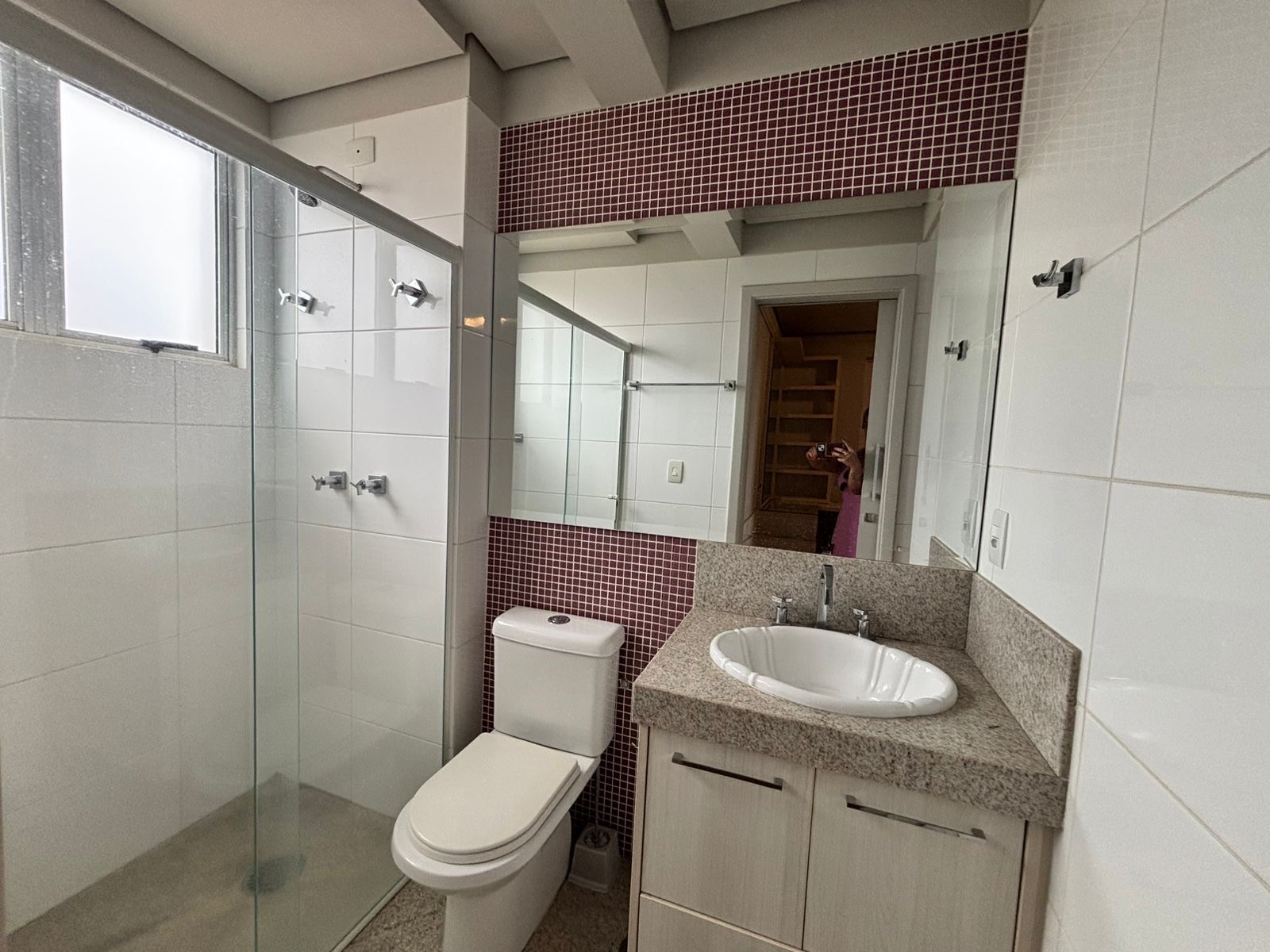 Apartamento à venda, Edifício Pallazo Di Césare , 156m2 úteis, 3 suítes, 3 vagas, andar alto, vista Lago, mobiliado, Bela Suiça, Londrina, PR
