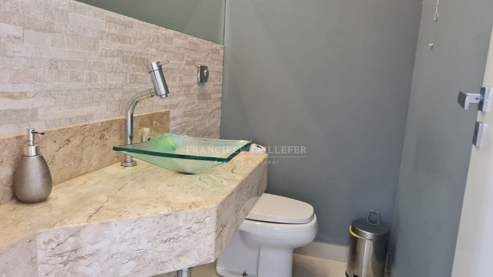 Casa térrea 295m²úteis/4 quartos (sendo 3 suítes) com piscina -Condomínio Acácia Imperial - Londrina Pr