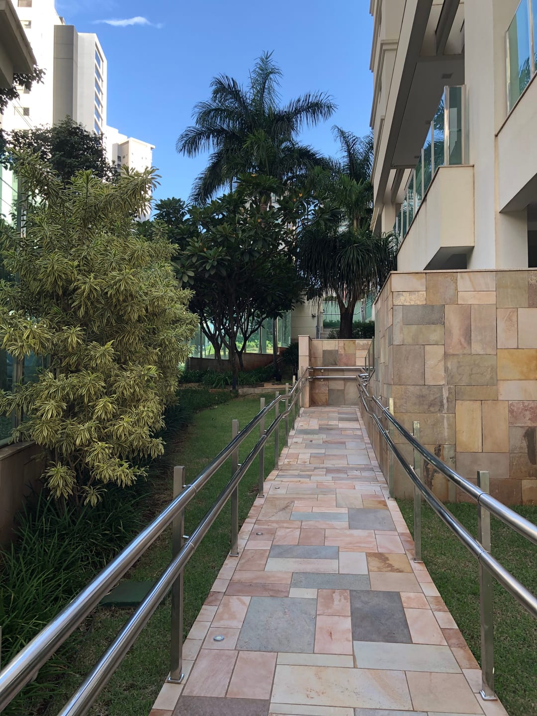 Apartamento à venda, Edifício Le Blanc, 236m² úteis, 3 suítes, 4 vagas, elevador privativo, ampla varanda gourmet - Gleba Palhano, Londrina, PR