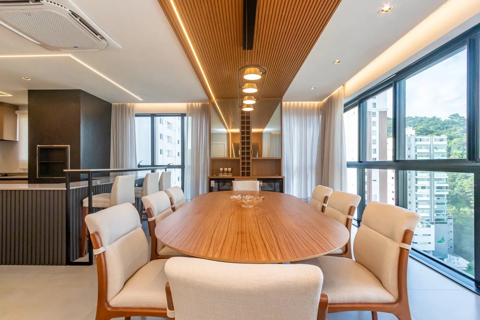 Apartamento à venda, Edifício Costa, 136m²úteis,  4 suítes, 1 Lavabo, 2 vagas, próximo a roda gigante, Pioneiros, Barra norte- Balneário Camboriú