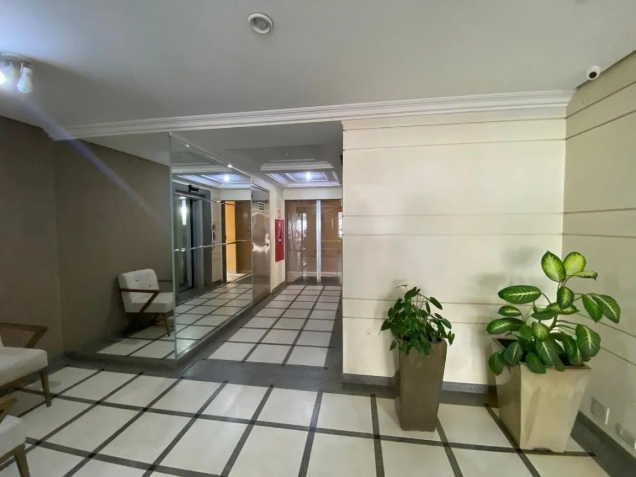 Apartamento à venda, Edifício Porto Belo, 83m² úteis, 3 quartos (1 suíte), sol da manhã, andar alto - San Remo, Londrina, PR