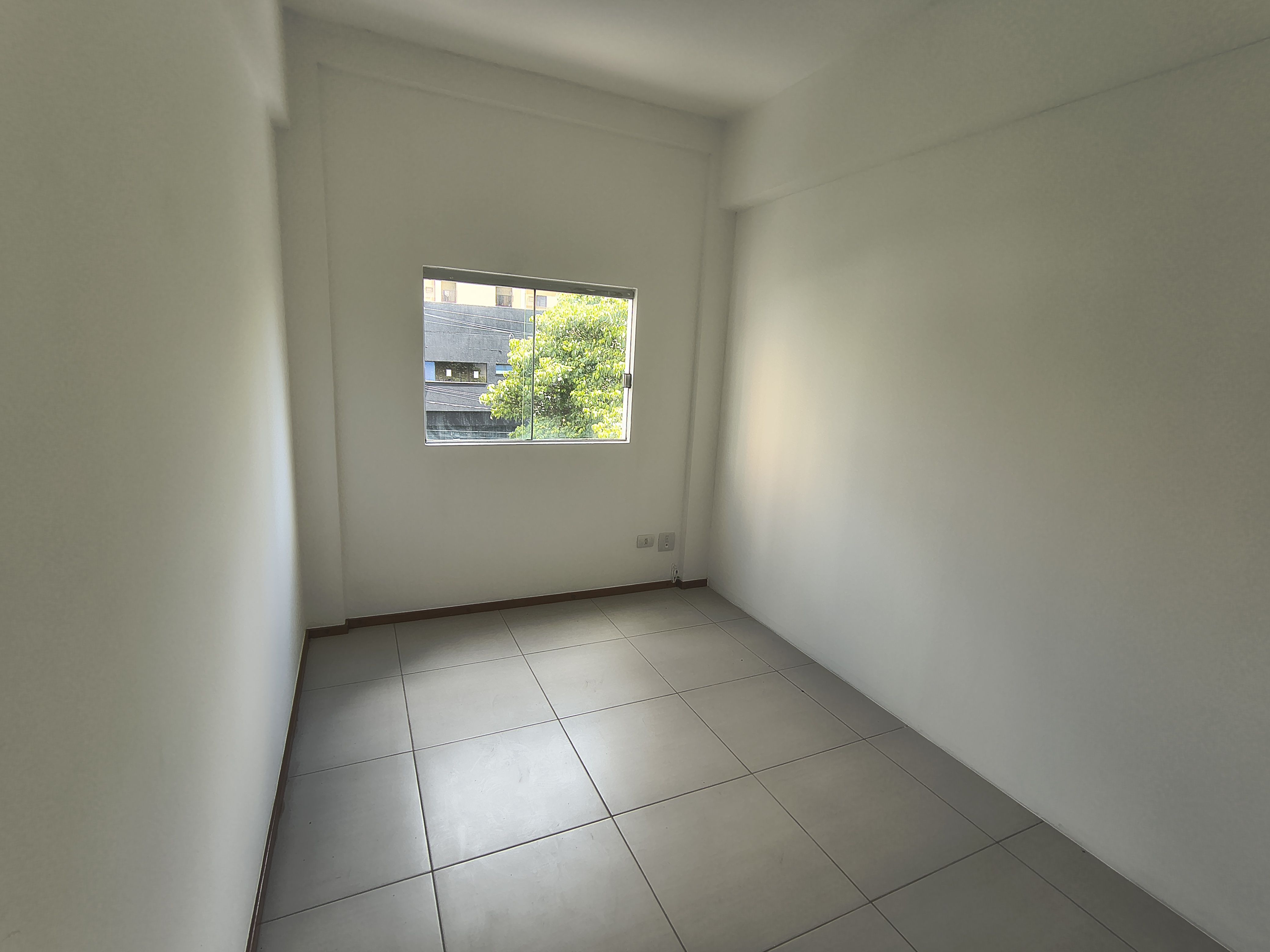 Sala para locação, Rua Pará, centro, 100M² úteis, 2 banheiros. Londrina-PR