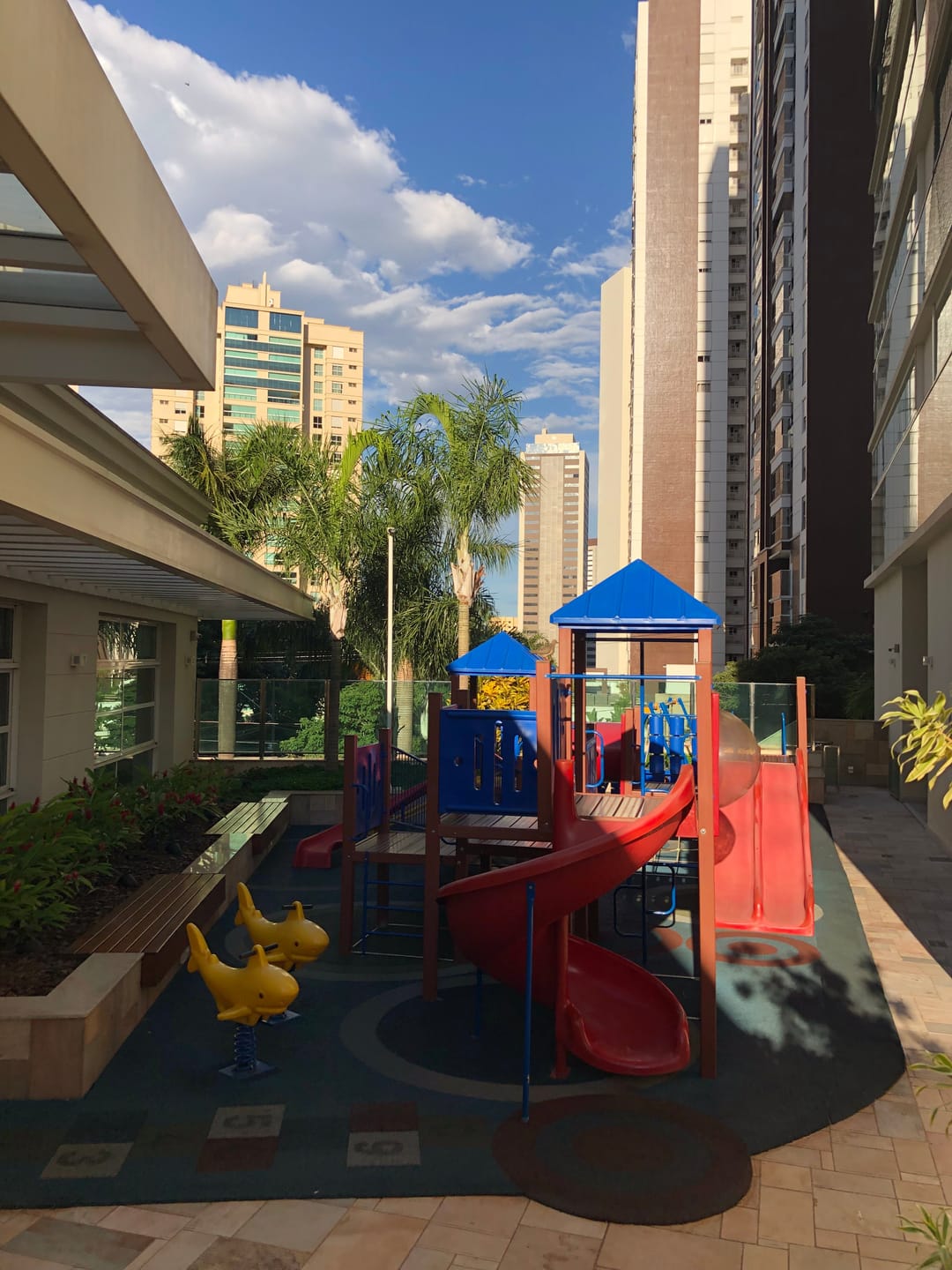 Apartamento à venda, Edifício Le Blanc, 236m² úteis, 3 suítes, 4 vagas, elevador privativo, ampla varanda gourmet - Gleba Palhano, Londrina, PR