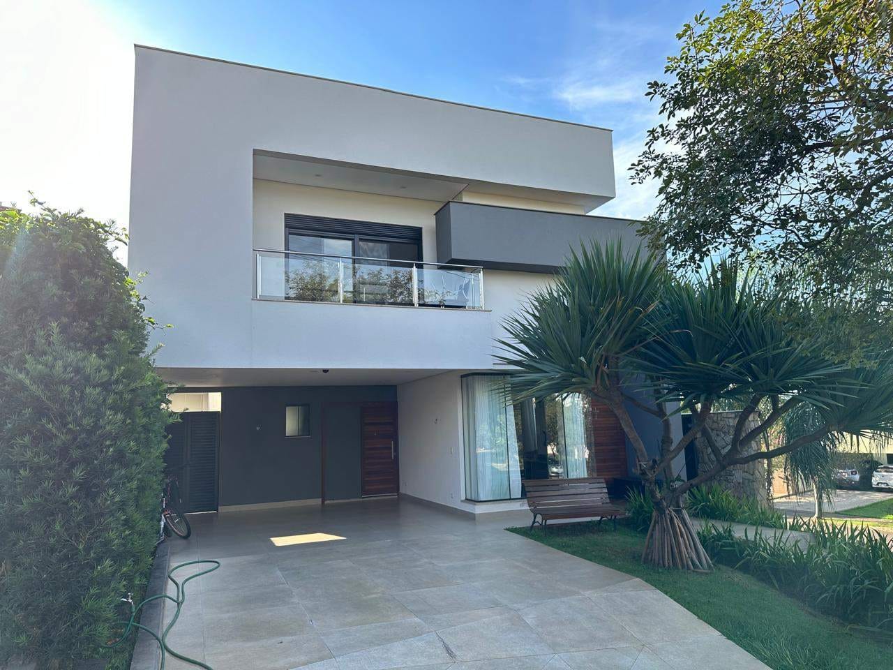 Sobrado 252m² à venda/3 suítes/4 vagas - Cond. Golden Hill - Esperança, Londrina, PR