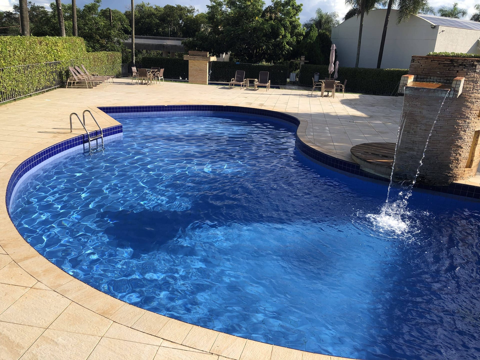 Casa à venda , Condomínio Acácia Imperial, 400m² privativos, 4 suítes, churrasqueira e piscina - Royal, Londrina, PR