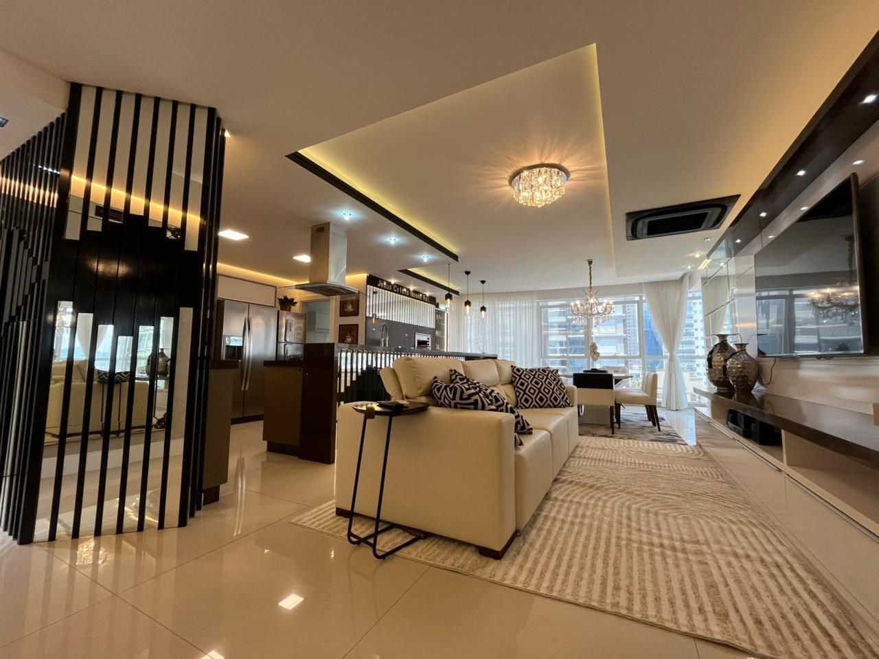 Apartamento com vista mar no Edifício Dubai Tower Residence em Itapema, SC