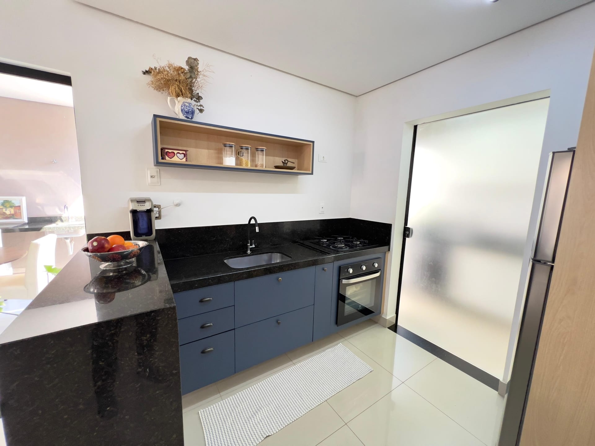 Casa à venda, Bairro Monte Carlo, Pé Direito Alto, 3 quartos sendo 1 Suite, Proximo ao Aeroporto, Londrina PR