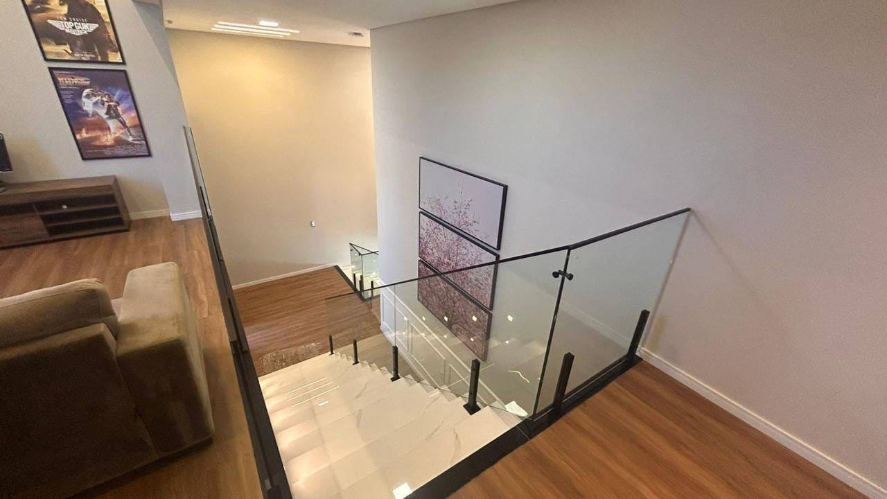 Imagens do imóveis Casa à venda,  226m² construção, porteira fechada, 3 suítes, piscina e churrasqueira, 4 vagas - Universitário, Londrina, PR