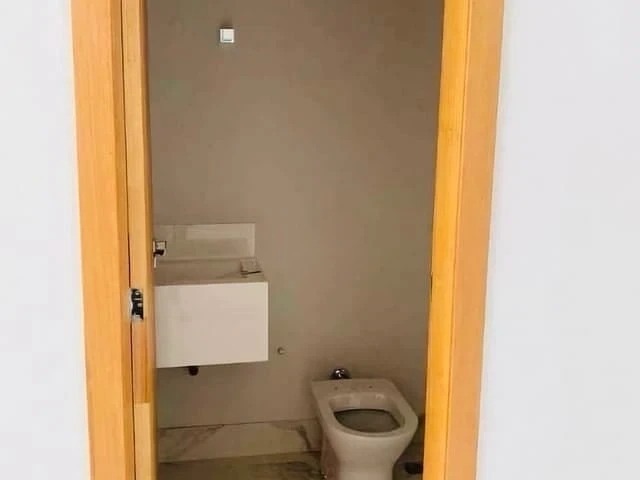 Sobrado à venda nunca habitado, Royal Forest, 280m² úteis, 4 suítes, piscina, pé direito alto -  Esperança, Londrina, PR