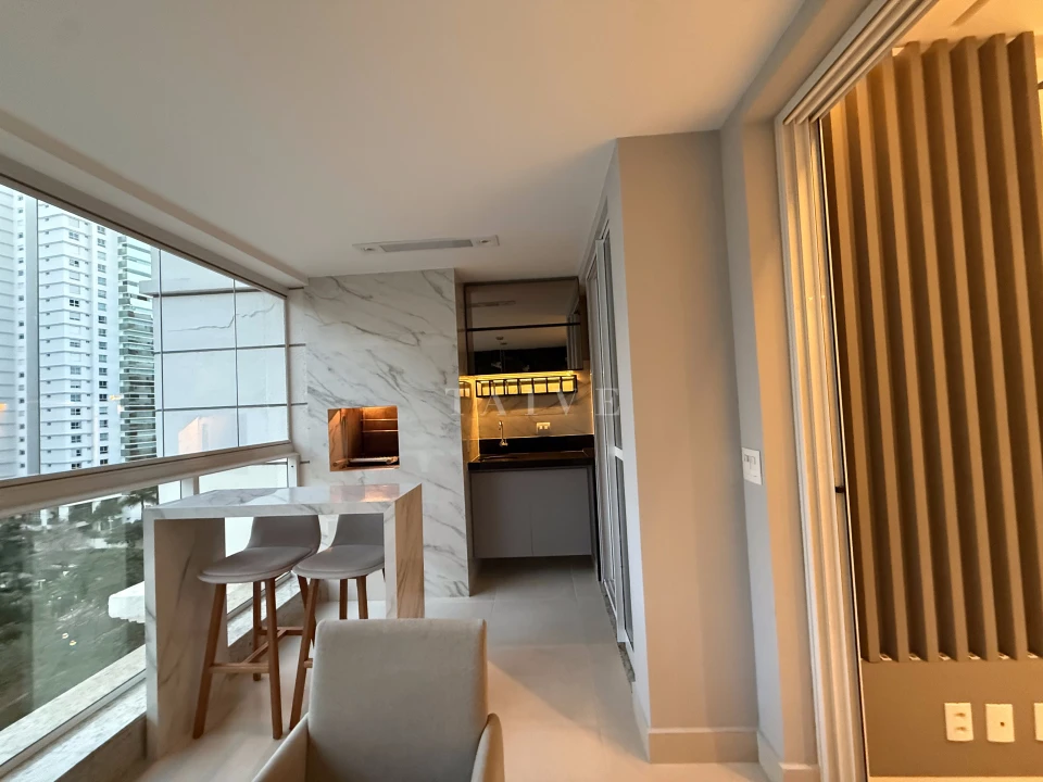 Apartamento mobiliado e decorado Champs Élysées 3 suites com closet e hidromassagem na Praça Pè Vermelho em Londrina