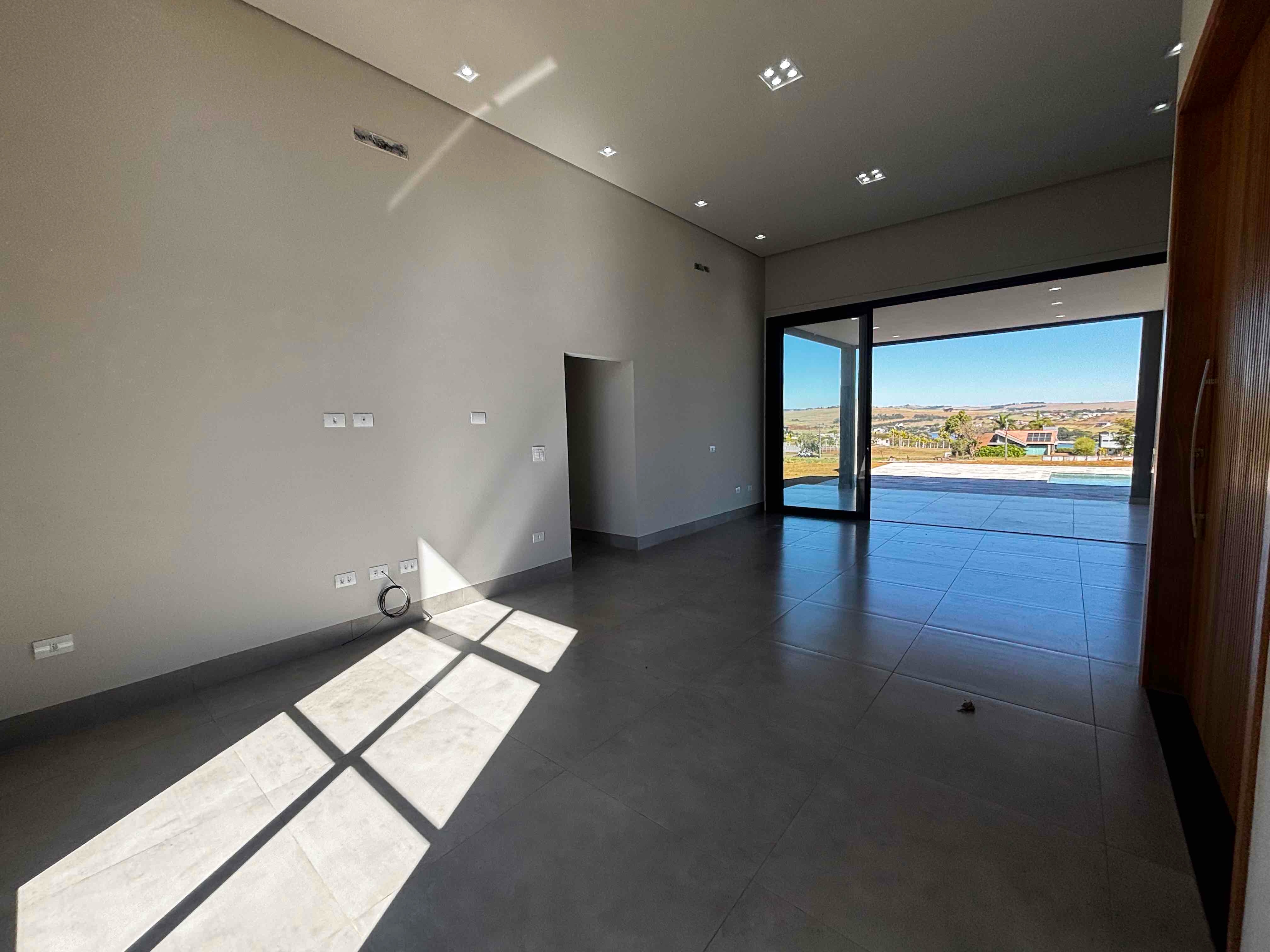 CASA NOVA A VENDA, CONDOMINIO ECOVILLAS DO LAGO, 3 QUARTOS, 1 SUÍTE, PISCINA AQUECIDA