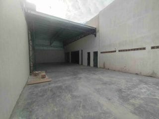 Barracão novo para locação, total 700m², amplo, pé direito de 8M ,av. tiradente ,frente vidro,Jardim Agari, Londrina, PR