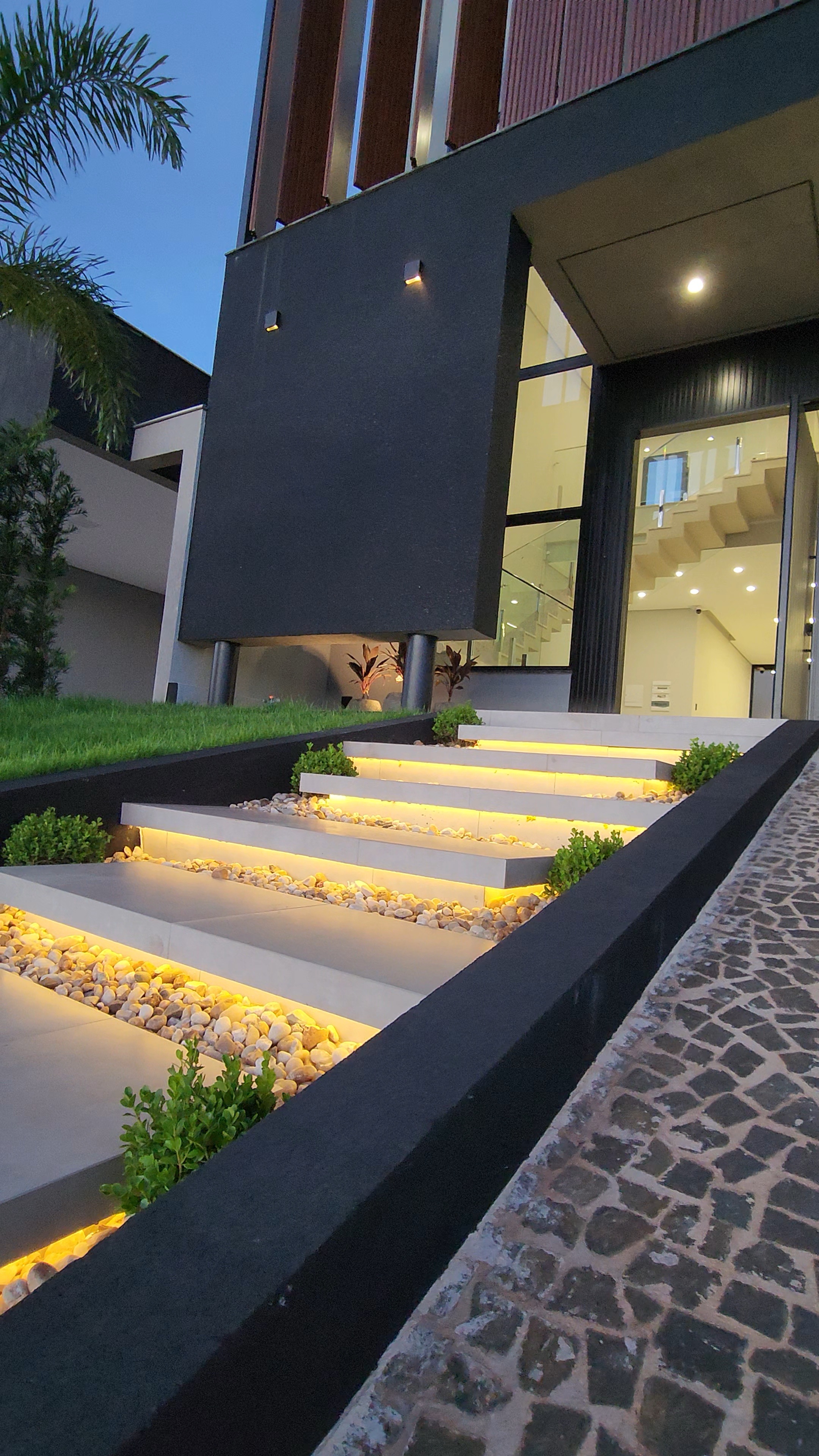 Casa em condominio à Venda, Parque Tauá Araguari, 233 m² construção, 3 suítes, hidro, piscina privativa - Jardim Morumbi, Londrina, PR