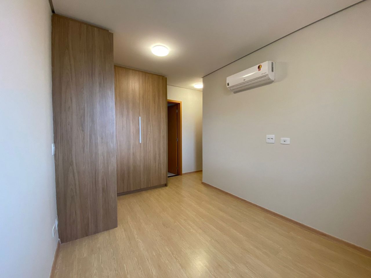 Apartamento à venda, Edifício Max Living, 83 m² privativos, 3 quartos sendo 1 suíte, Gleba Palhano, Londrina - Pr
