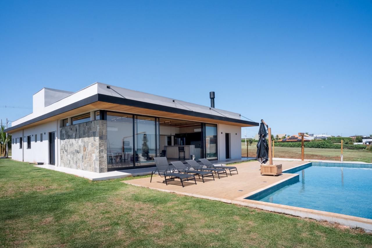 Casa à venda, 4 suites, 390 m², Estância Punta Del Este, Paranagi, Sertaneja, PR