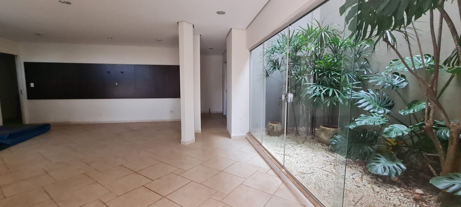 Sobrado à Venda, residencial ou comercial prox a Av Maringá, 440m² úteis, 5 quartos sendo 3 suítes, e 2 com sacada, piscina, 4 vagas - Iguaçu, Lo
