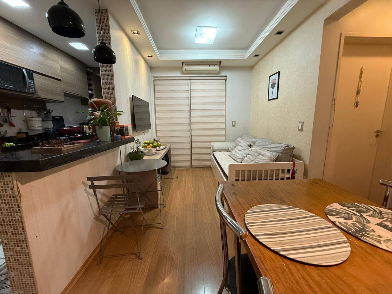 Apartamento à venda, Ed. Marco dos Pioneiros  2 Dorm, Mobiliado, Sacada c/ Churrasqueira, Andar Alto, Jard. Morumbi, Londrina, PR