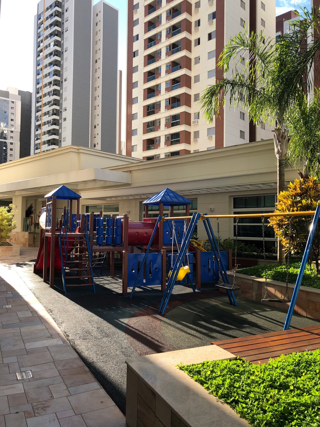 Apartamento à venda, Edifício Le Blanc, 236m² úteis, 3 suítes, 4 vagas, elevador privativo, ampla varanda gourmet - Gleba Palhano, Londrina, PR