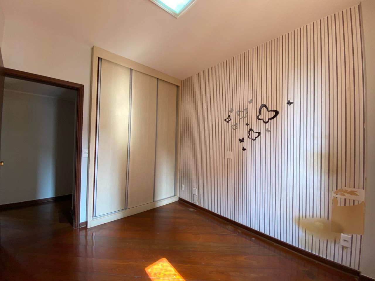 Apartamento 214m²/4 quartos (sendo 1 suíte)/ 02 vagas - Condomínio Edifício Príncipe de Galles,  R. Espírito Santo- Centro, Londrina, PR
