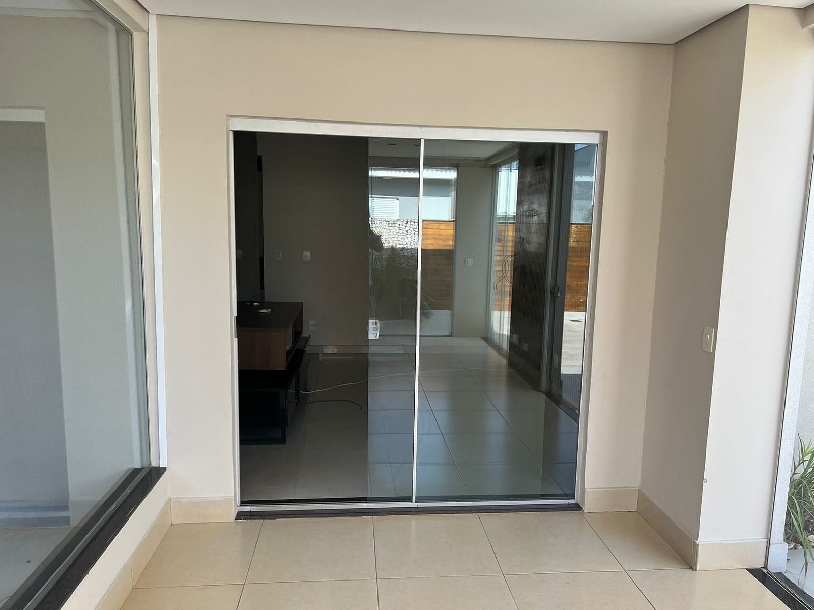 Sobrado à venda, Royal Forest, 280m² úteis, 4 quartos sendo 2 suítes, completo em móveis planejados, piscina - Esperança, Londrina, PR
