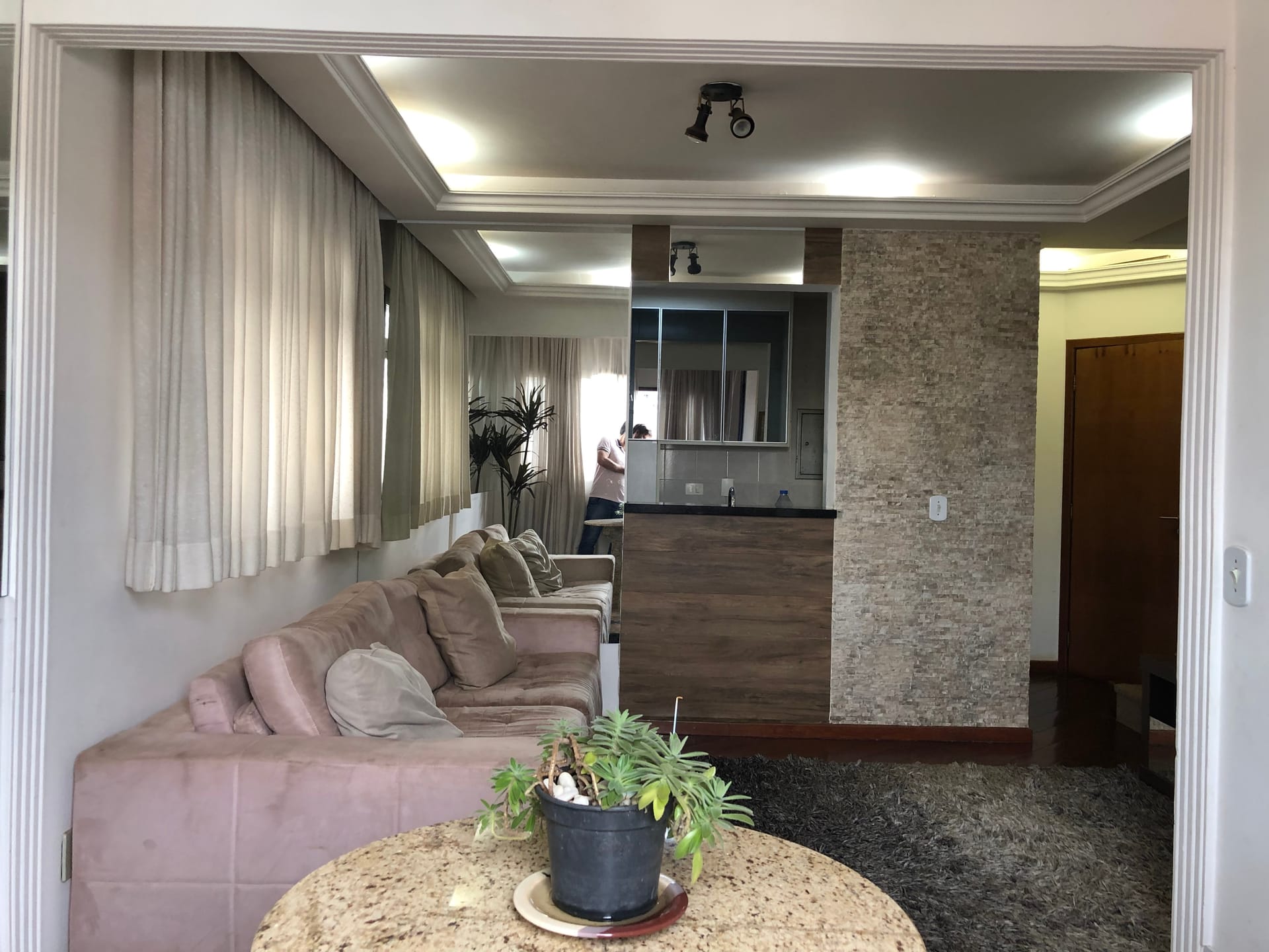 Apartamento à venda, Edifício Saint Simon, 57m² úteis, 1 quarto com suíte e closet, duplex, mobiliado - Centro, Londrina, PR
