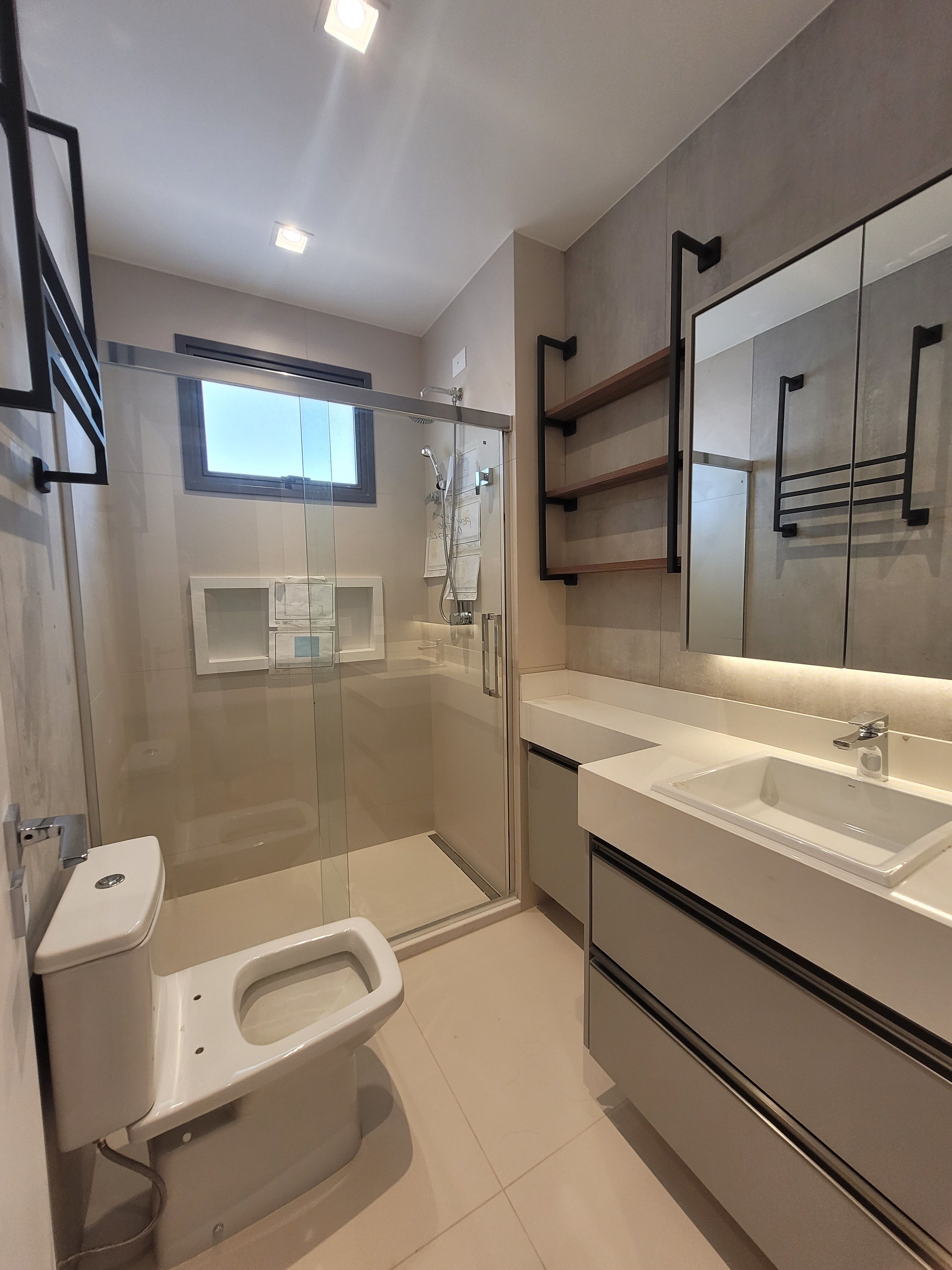 Apartamento a venda, Edifício Grand Palais, 216m² úteis, planejado, andar alto, Gleba Fazenda Palhano -Londrina, PR