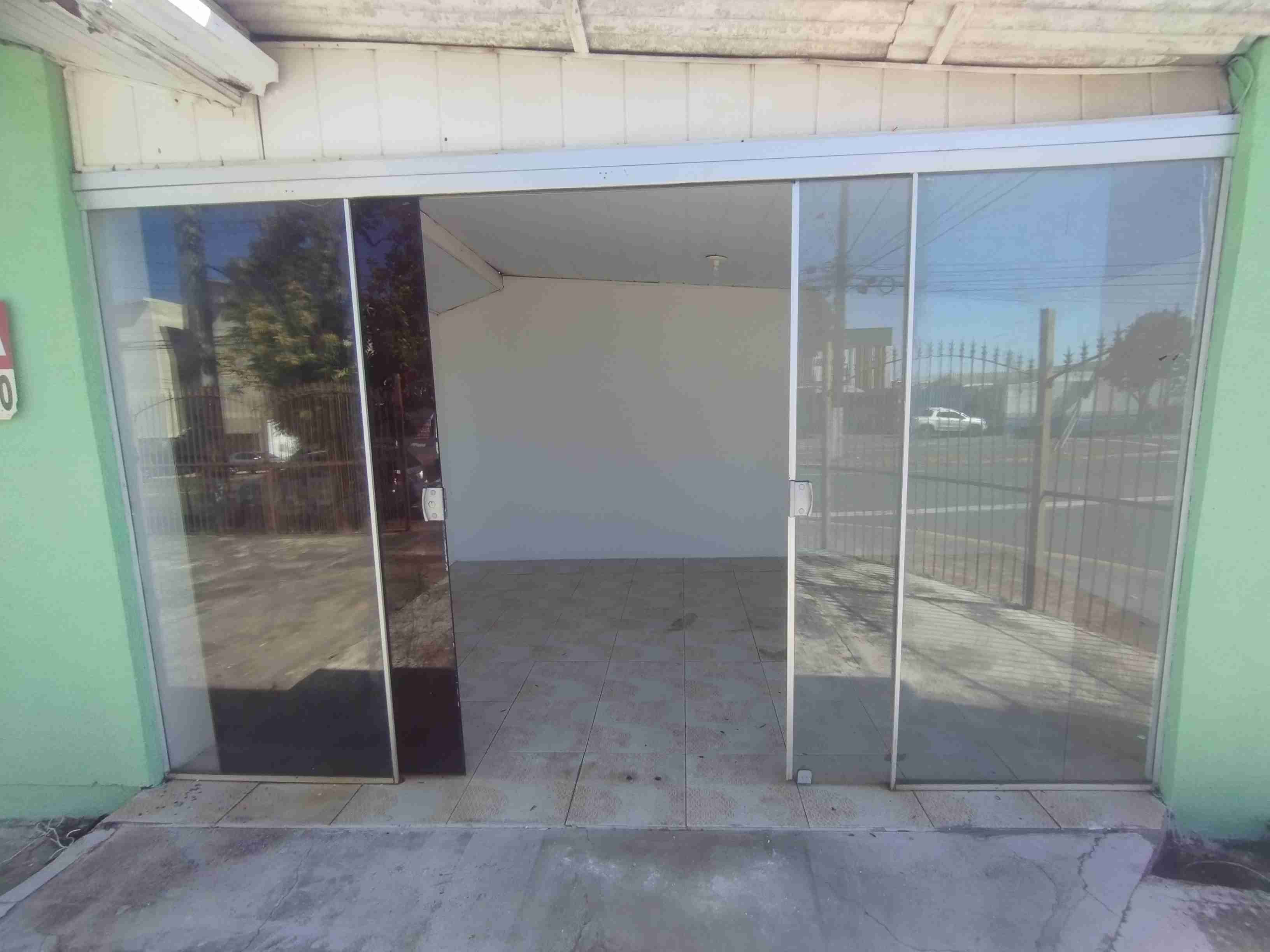 Casa comercial para Locação, 6 salas, localização na  Av. Arthur thomas, 200M² de construção, Jd Bandeirantes - Londirna-PR