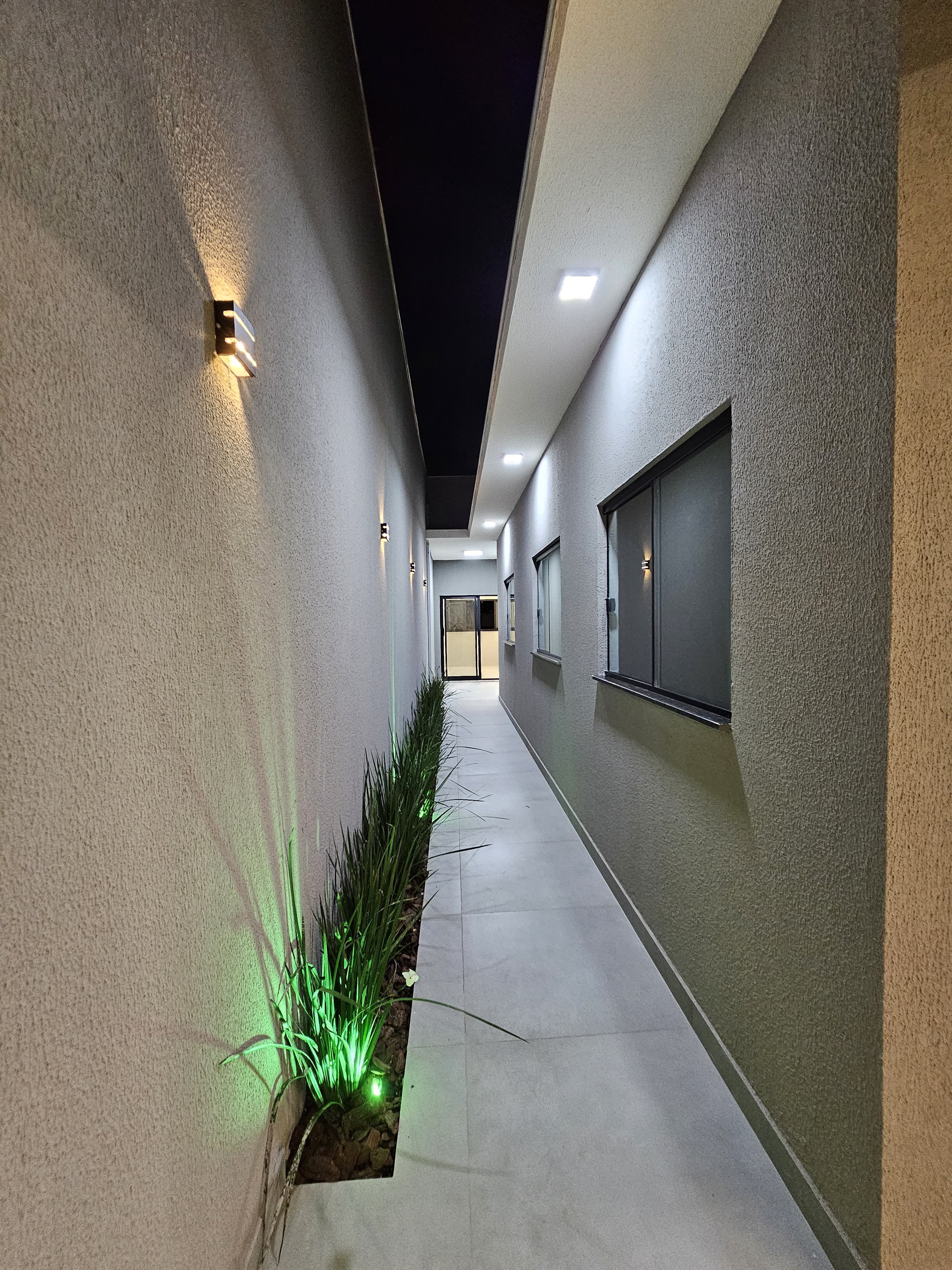 Casa à Venda 130m2/3 quartos(sendo 1 suíte), espaço gourmet, 2 vagas- Jardim Piza, Londrina, PR