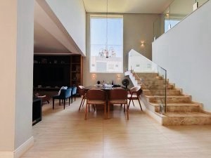 Sobrado à venda, Alphaville 2, 285m² úteis, 4 suítes, sendo uma com hidro e closet, completo planejados, piscina, 4 vagas-  Vivendas do Arvoredo,