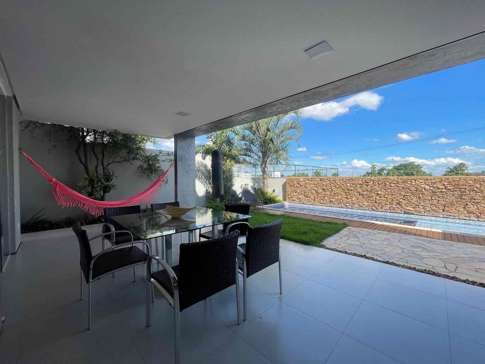 Casa à venda, Royal Forest, 300m² úteis, 3 suítes, aquecimento solar, piscina, quintal,  4 vagas -  Esperança Londrina, PR
