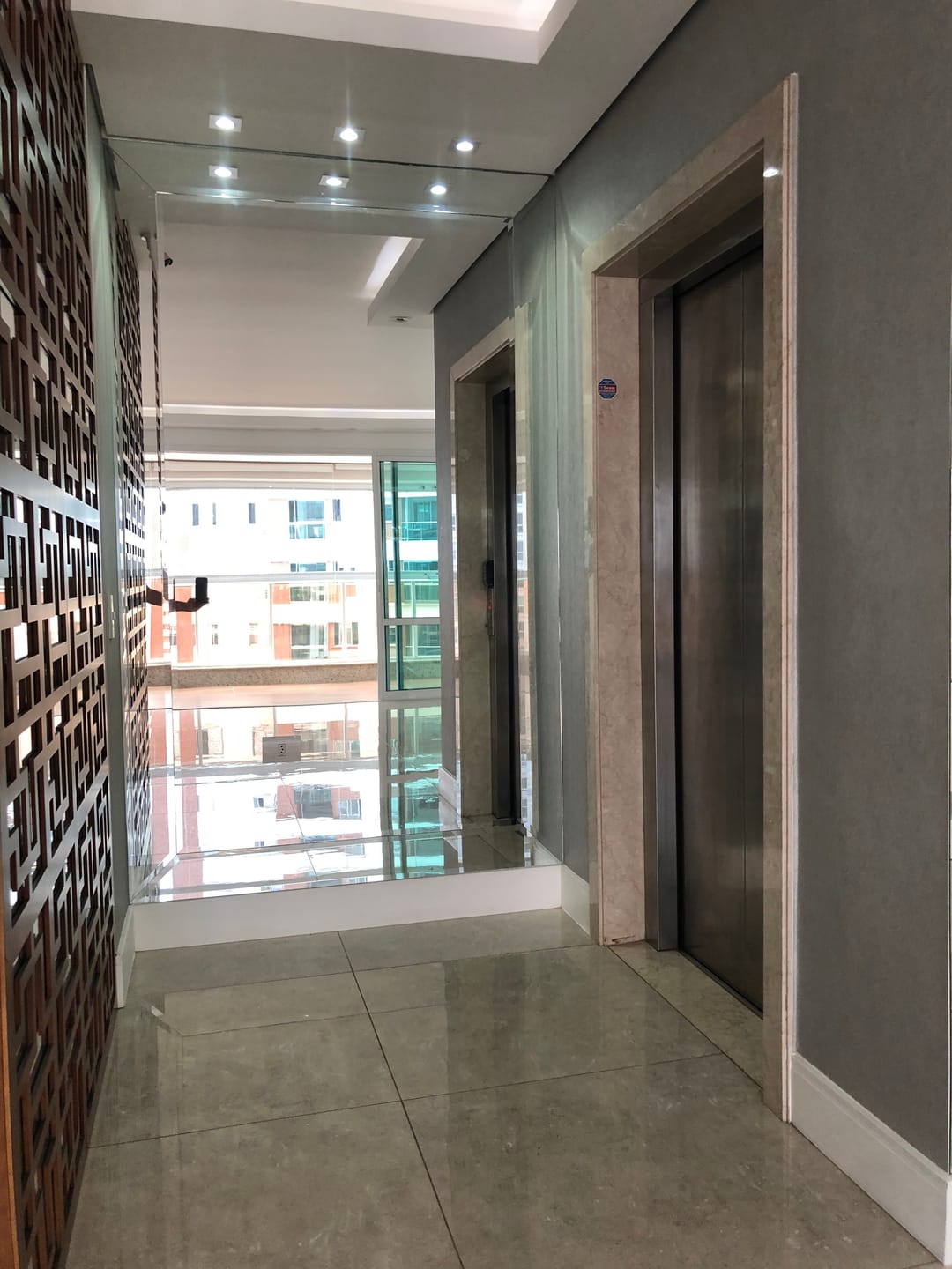 Apartamento à venda, Edifício Le Blanc, 236m² úteis, 3 suítes, 4 vagas, elevador privativo, ampla varanda gourmet - Gleba Palhano, Londrina, PR